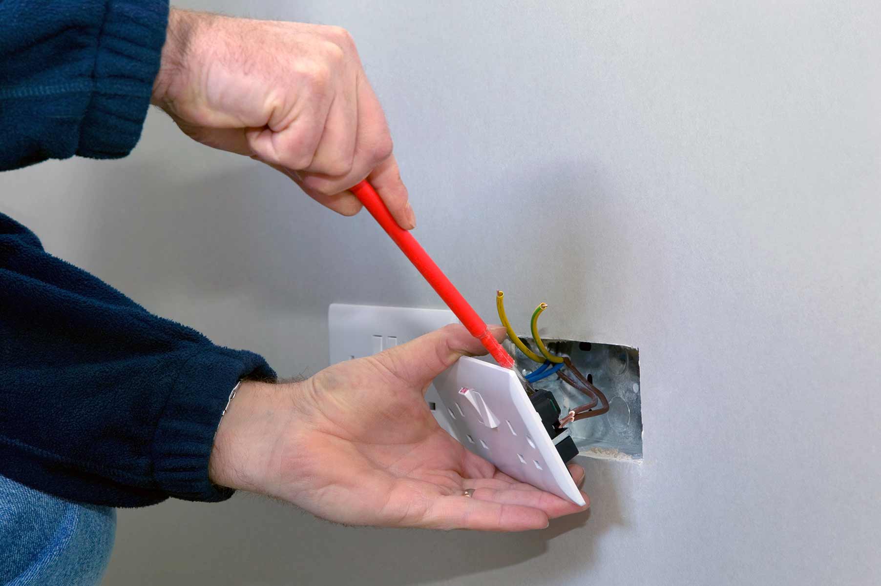 Our electricians can install plug sockets for domestic and commercial proeprties in Hammersmith and the local area. 